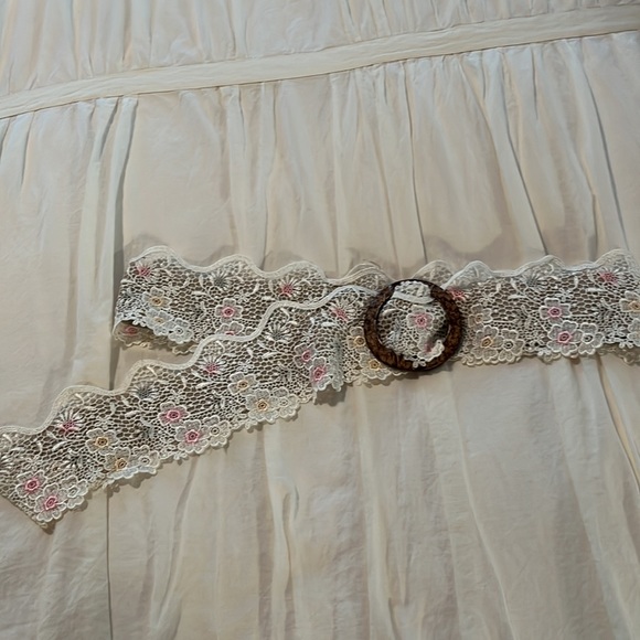 Cute appliqué belt - Picture 4 of 4